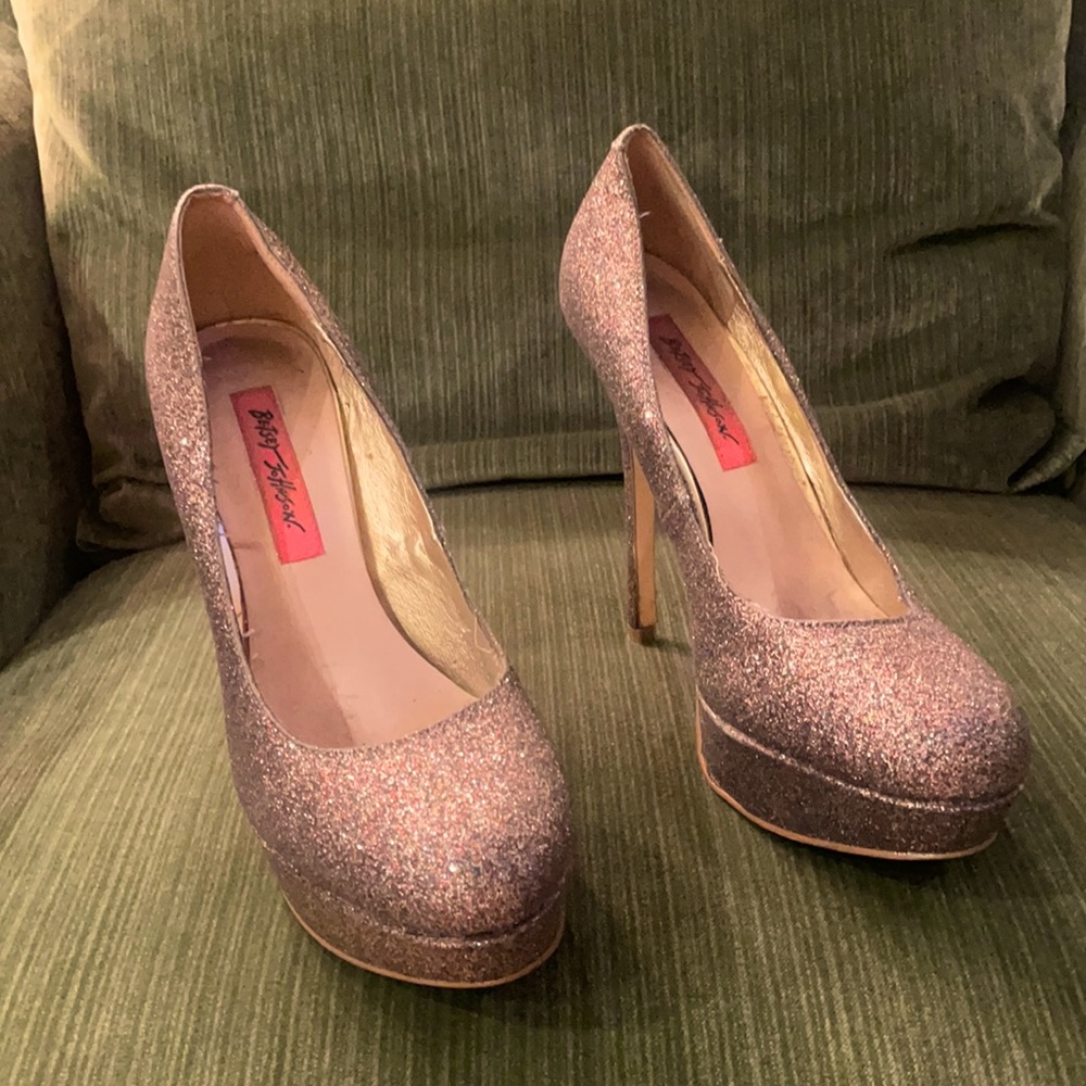 Betsey Johnson Glitter Pumps ✨